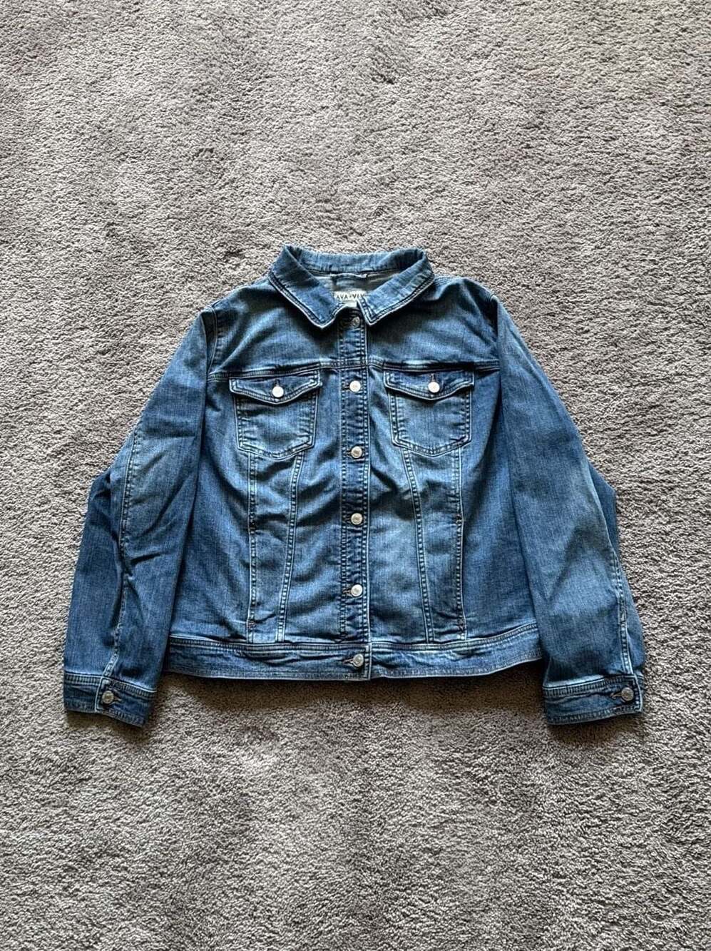 Ava & Viv Plus Size 2X Classic Blue Denim Trucker Jacket - Picture 2 of 5